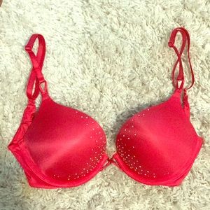 Victoria’s Secret add 2 cups Bombshell Plunge bra